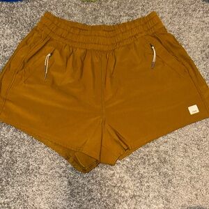 Vuori dash shorts